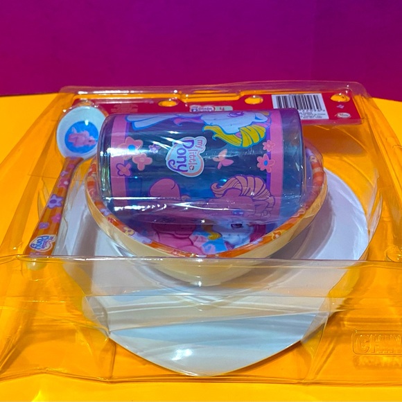 MY LITLE PONY G3 NWT VINTAGE 2003 4 PIECE DINNERWARE SET MELAMINE PLATE BOWL CUP - Picture 10 of 13